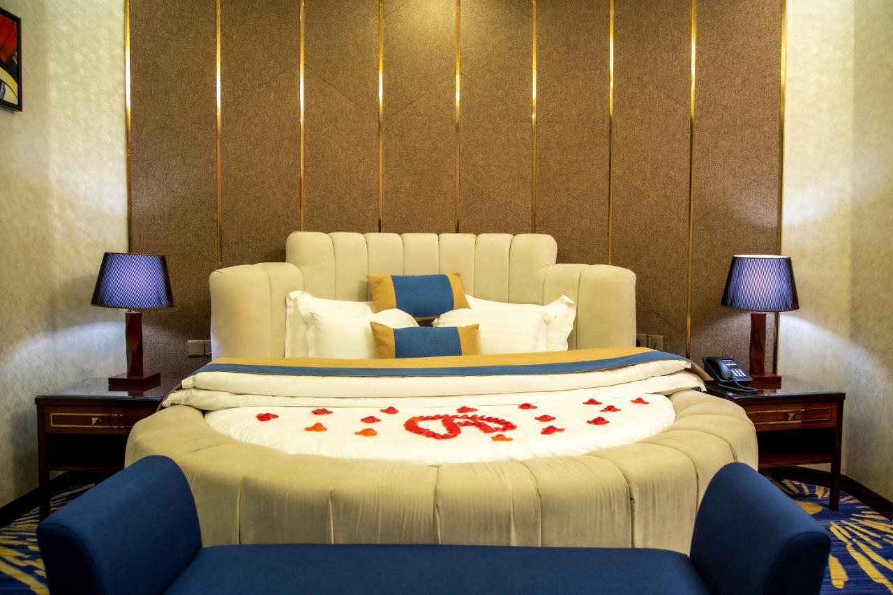 فندق هوليداي الخليج الرياض - Holiday Al Khaleej Hotel Εξωτερικό φωτογραφία