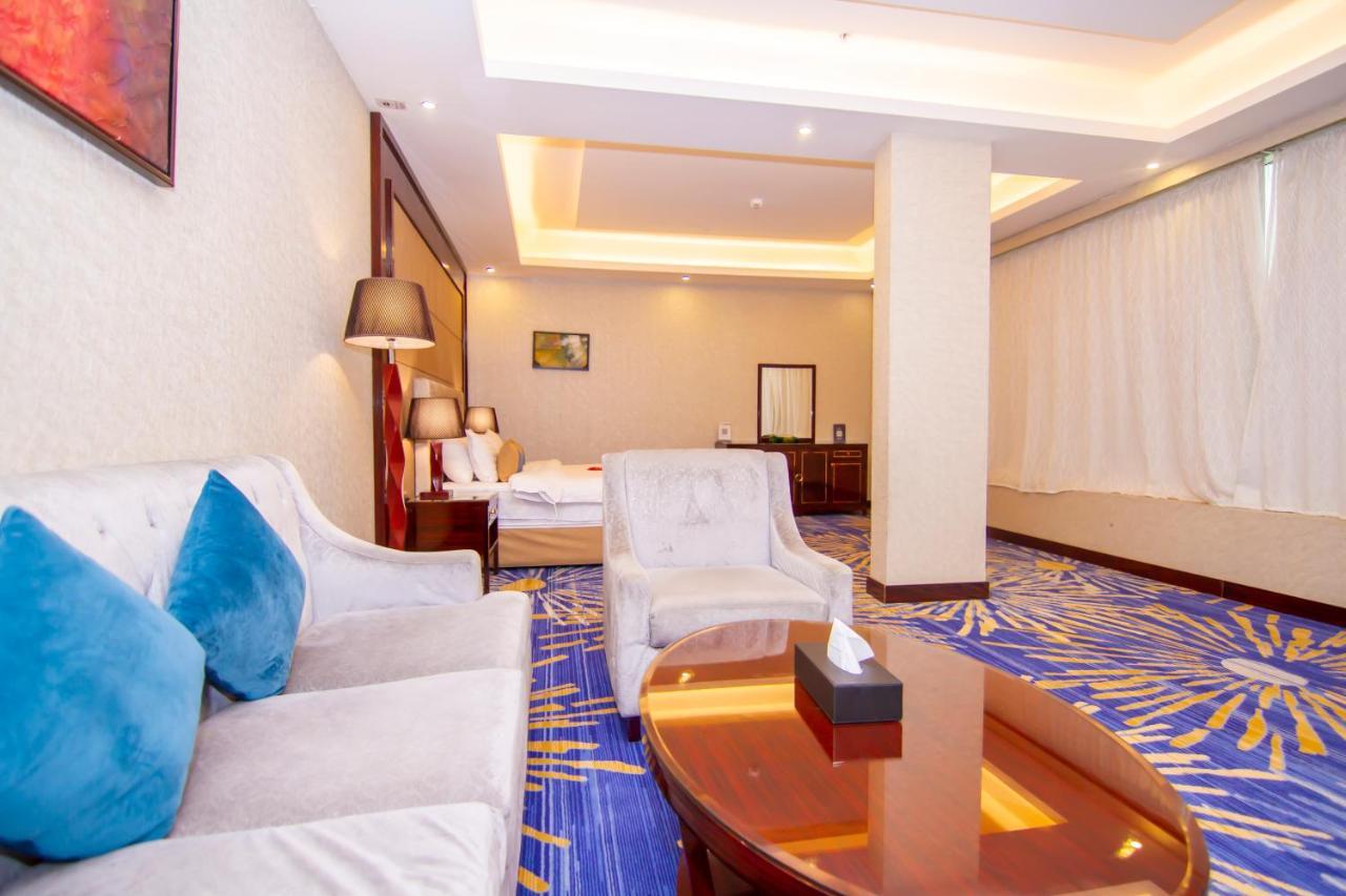 فندق هوليداي الخليج الرياض - Holiday Al Khaleej Hotel Εξωτερικό φωτογραφία